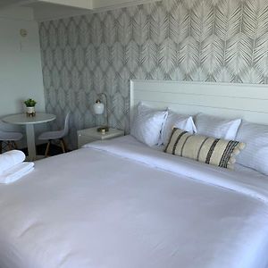 Deluxe Room 1 King Bed Balcony Full Unobtructed Ocean View